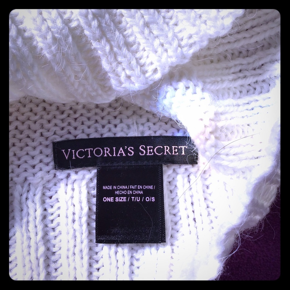 VICTORIA SECRETS OFF WHITE RHINESTONE BEANIE